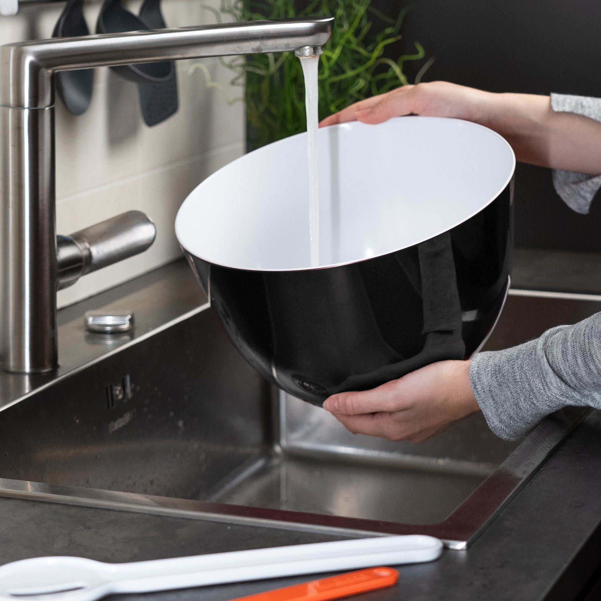 Trebonn Pile 28cm Stackable Bowl - Black