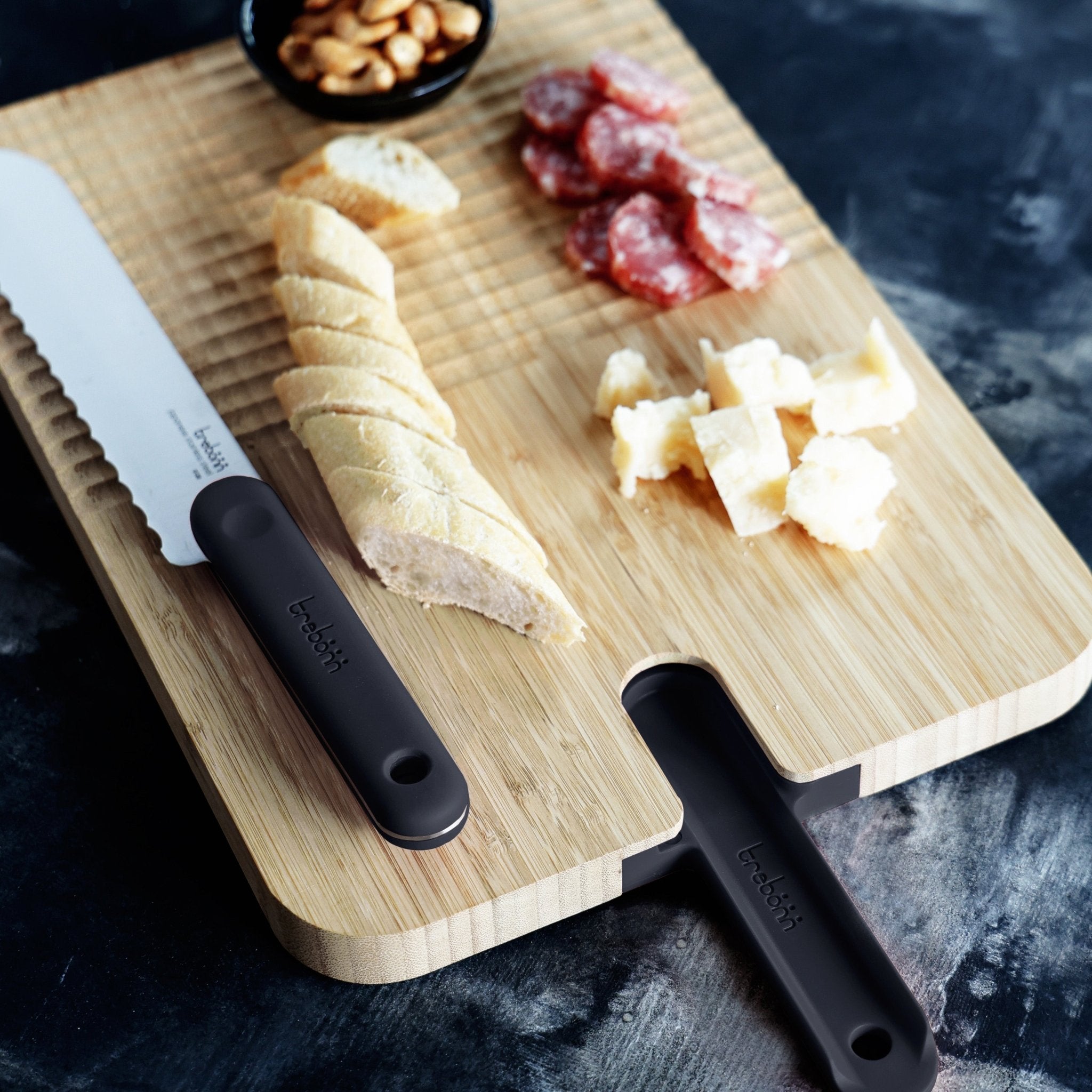 Trebonn Artu Cutting Board With Bread Knife 20cm (Black Edition) - Simmer and Slice