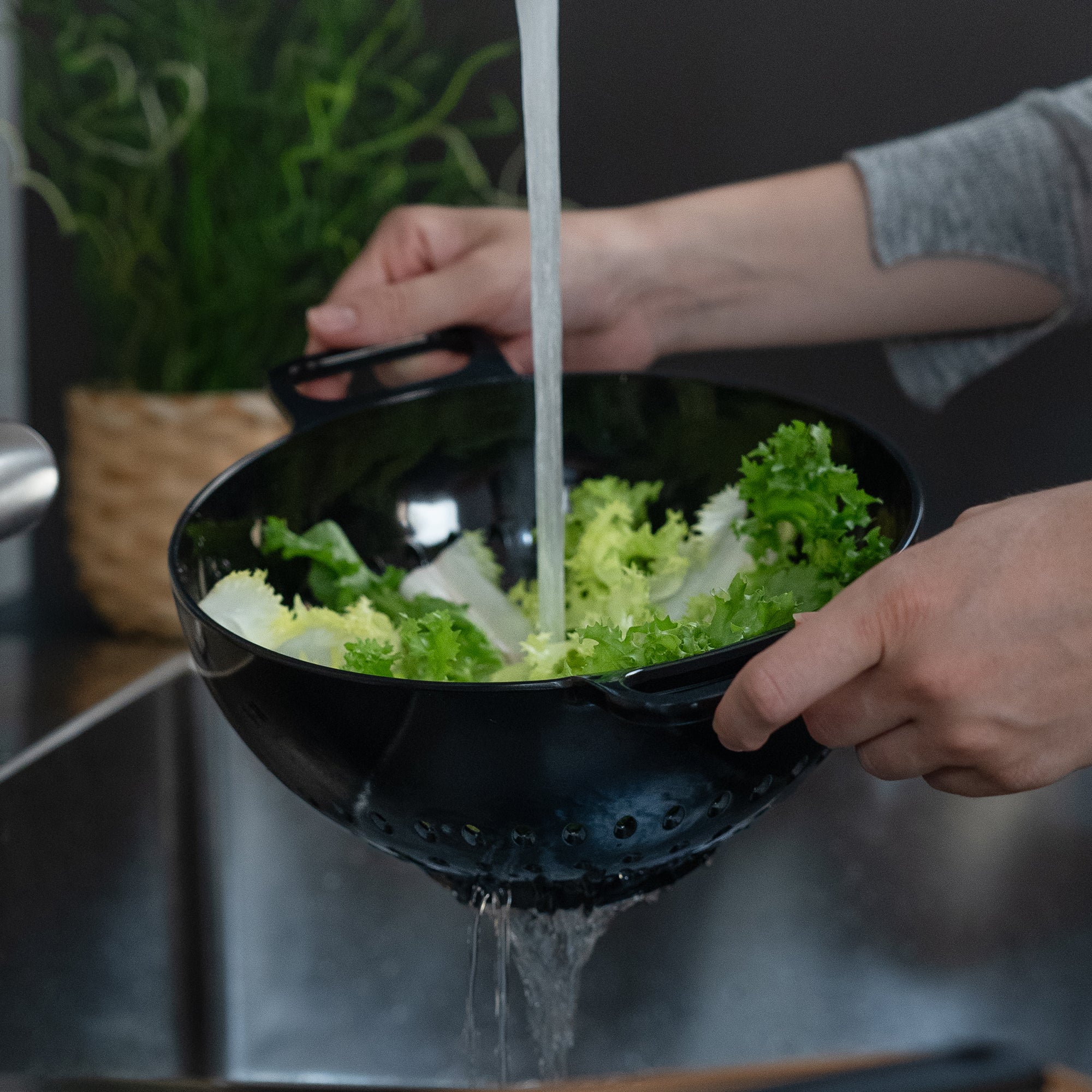 Trebonn Helm Large Colander - Black - Simmer and Slice