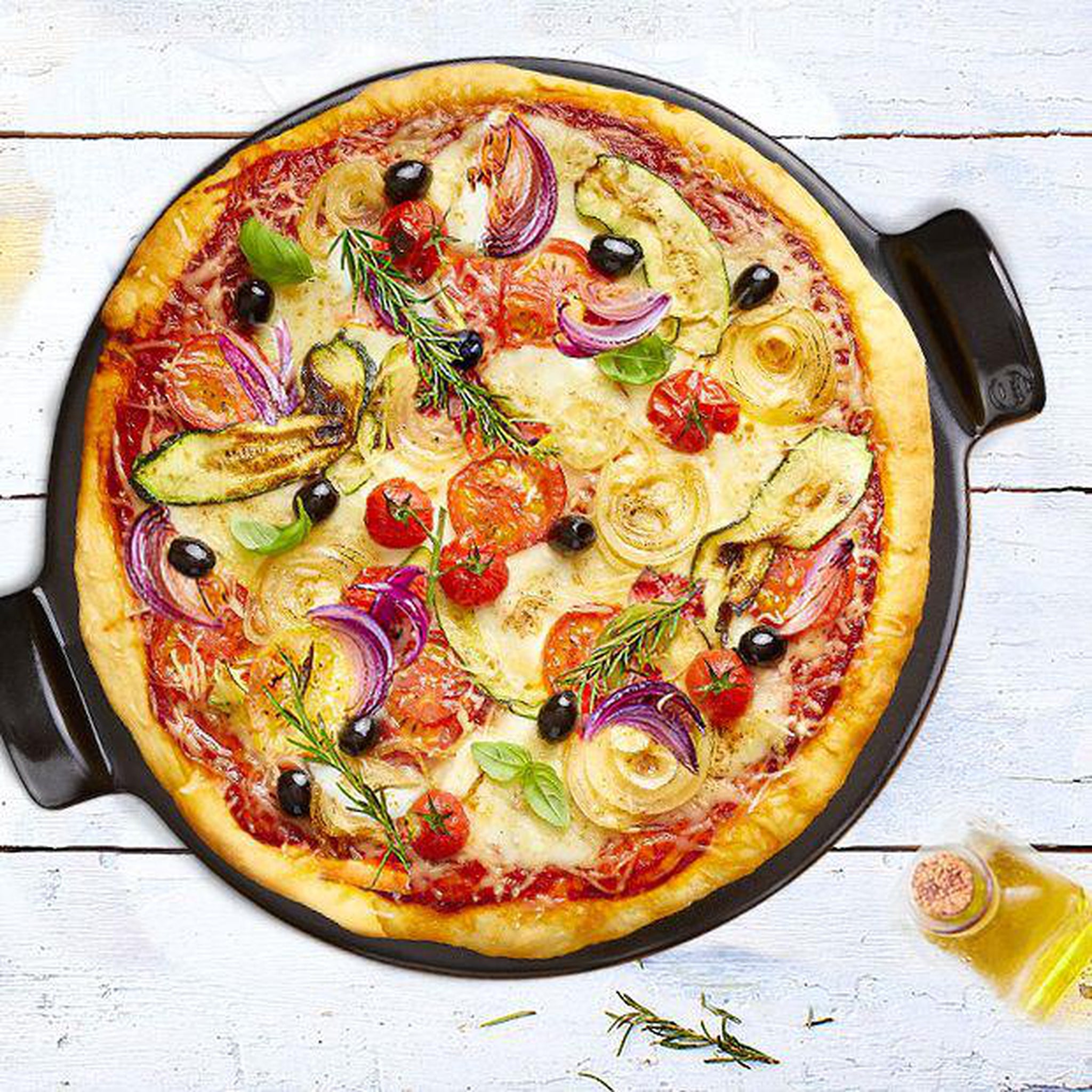 Emile Henry Smooth Pizza Stone Charcoal 37cm dia.