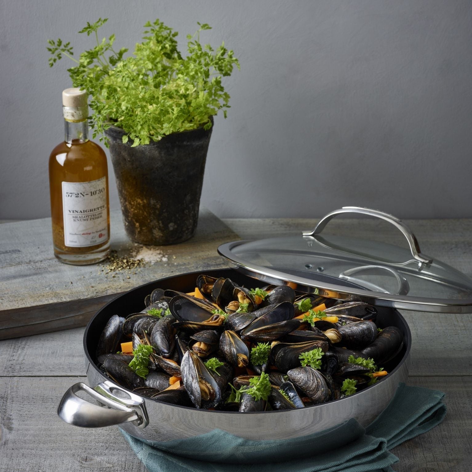 SCANPAN HaptIQ Chef Pan With Lid 32cm - Simmer and Slice