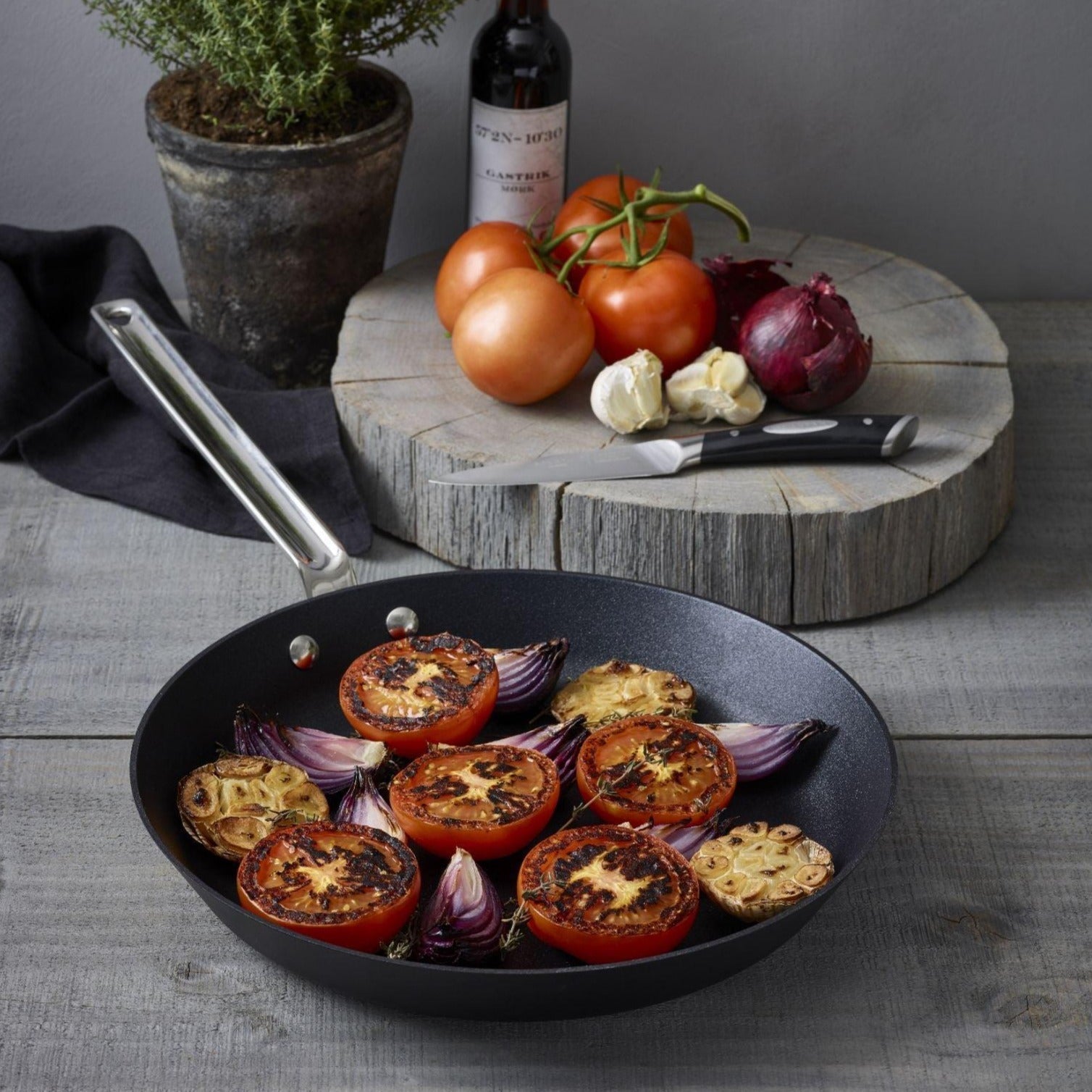 SCANPAN TechnIQ The Modern Skillet 30cm - Simmer and Slice