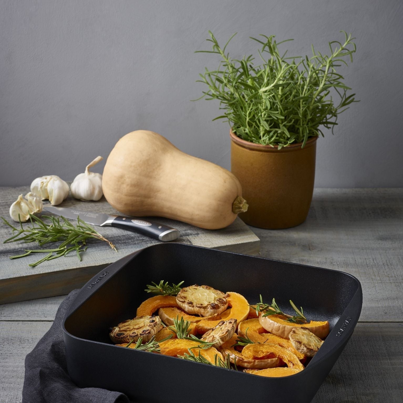 SCANPAN TechnIQ The Square Roasting Pan 33cm x 33cm 6.3l - Simmer and Slice