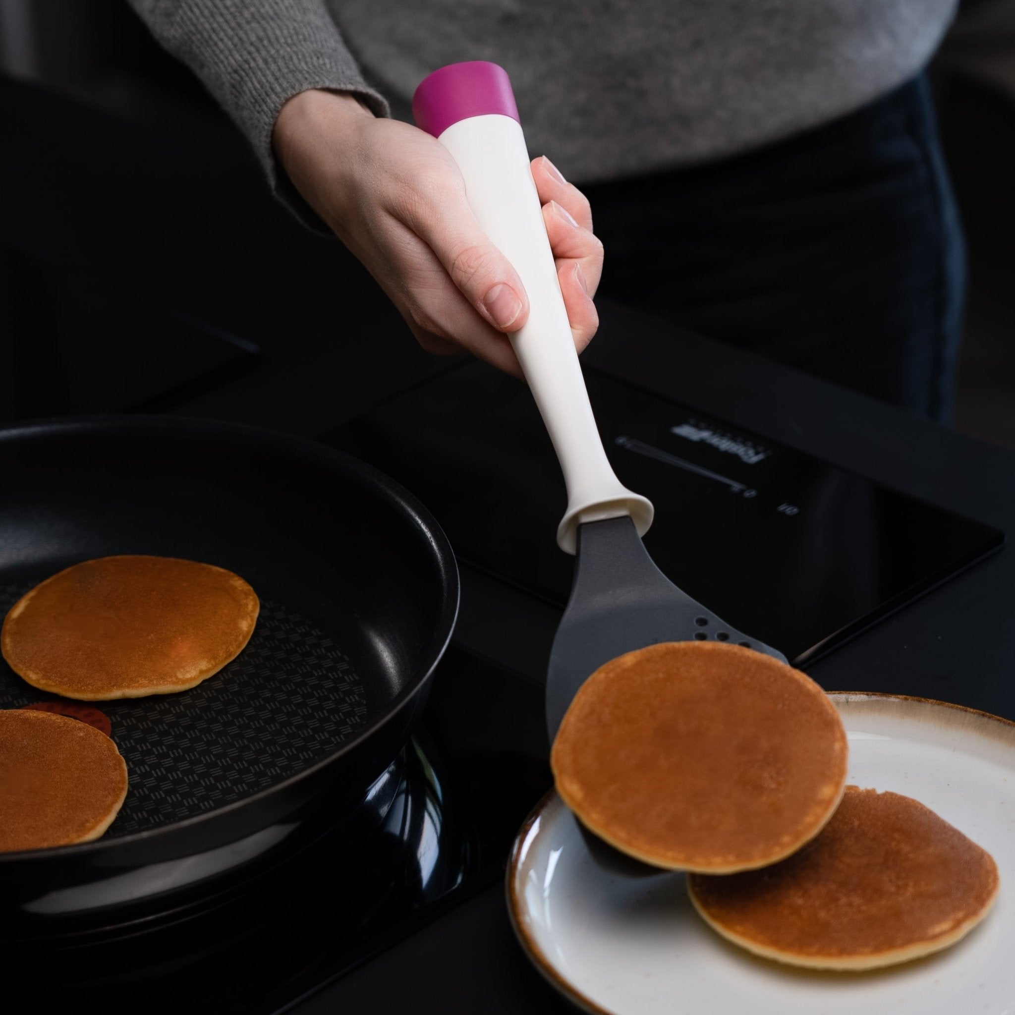 Trebonn UP! Spatula - Simmer and Slice
