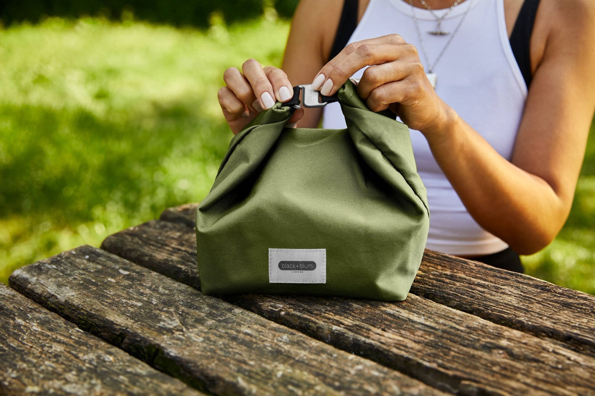 Black+Blum Lunch Bag - Recycled Insulated Lunch Bag 6.7L: Moss - Simmer and Slice