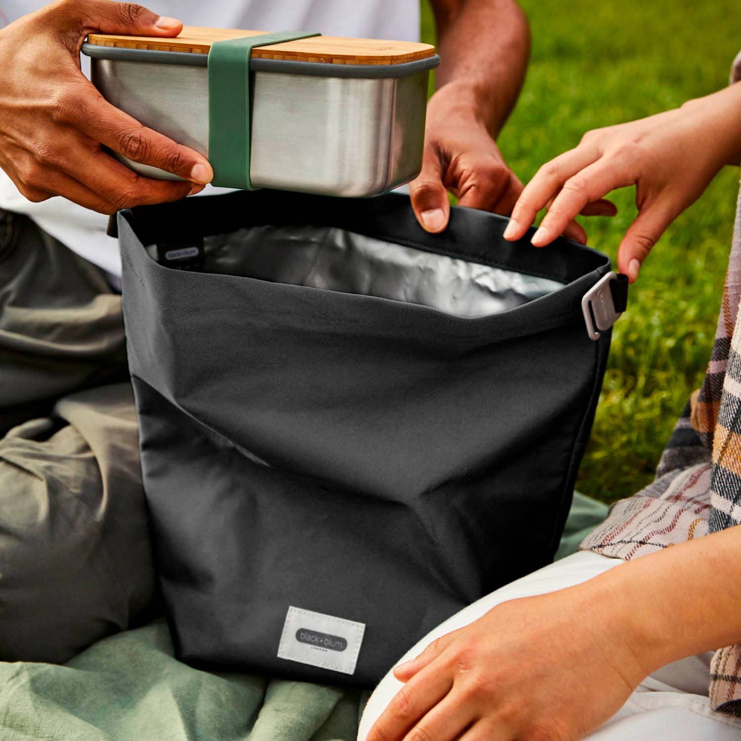 Black+Blum Lunch Bag - Recycled Insulated Lunch Bag 6.7L Slate NEW - Simmer and Slice