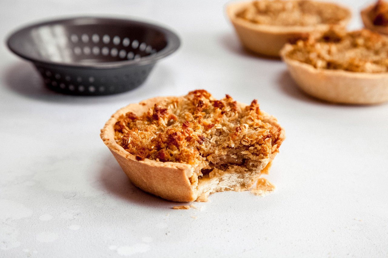 MasterClass Crusty Bake Non - Stick Individual Round Pie Dish, 10cm - Simmer and Slice