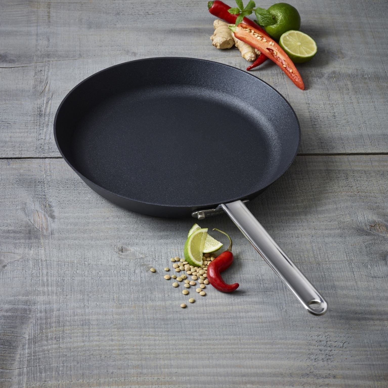 SCANPAN TechnIQ The Modern Skillet 30cm - Simmer and Slice